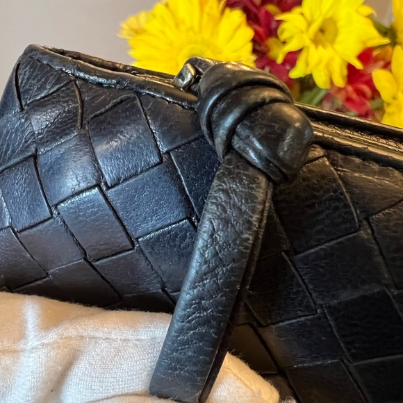 BOTTEGA VENETA Intrecciato Black Kisslock Wallet with Zipper Compartment - Picture 14 of 16